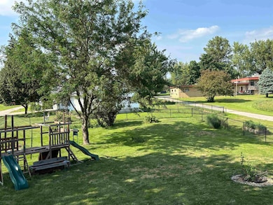 305 Sherman St, Dysart, IA 52224 - photo 2