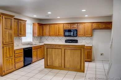 718 W 118th St S, Jenks, OK 74037 - photo 5