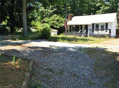 3813 Kivett Dr, Jamestown, NC 27282 - photo 3