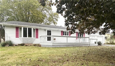 6371 Badger Dr, Lockport, NY 14094 - photo 3