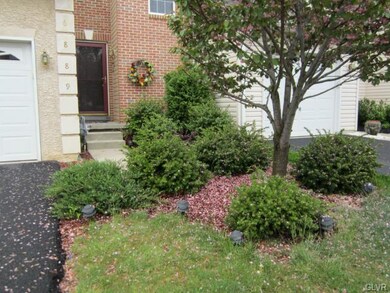 6889 Hunt Dr, Macungie, PA 18062 - photo 2