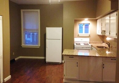 Peninsula with room for seating and separate Eat i