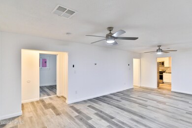 Living Room (4) 5