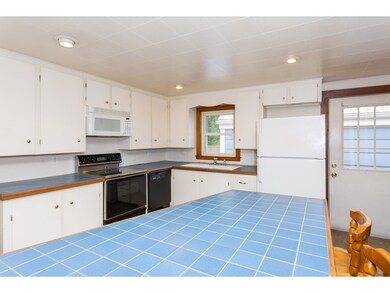 21 Howe St, Rochester, NH 03867 - photo 6