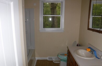 197 Shaker Rd, Enfield, CT 06082 - photo 4