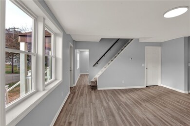 Dining/Entrance