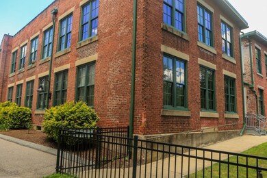 Unit 117 occupies the south-eastern corner of the