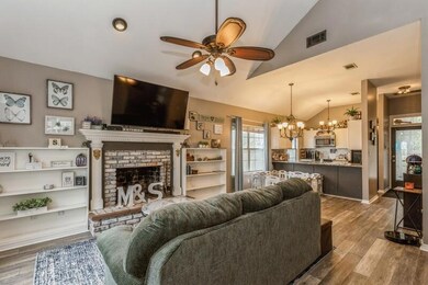 Fireplace & Built Ins