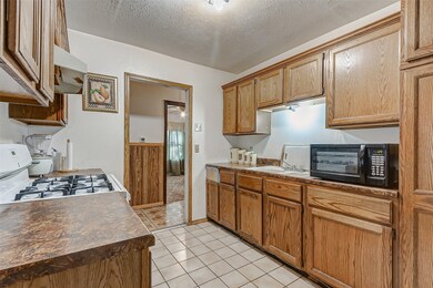 6926 Peyton St, Houston, TX 77028 - photo 5