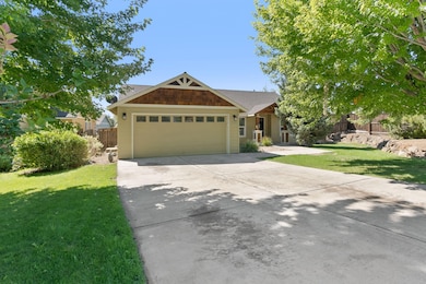 2290 SW Kalama Ave, Redmond, OR 97756 - photo 2