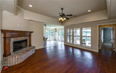 Tray ceiling, Gas Fireplace, Ceiling fan, recessed