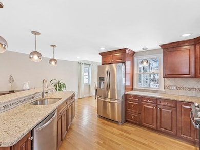 48 Graymore Rd, Waltham, MA 02451 - photo 3