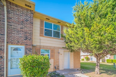 76 E Mountain Creek Dr, Grand Prairie, TX 75052 - photo 2