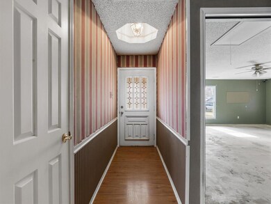 905 Barry Ln, Cleburne, TX 76031 - photo 5