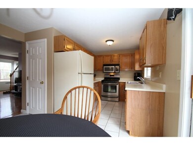11 Wyndmere Dr unit 11, Londonderry, NH 03053 - photo 2