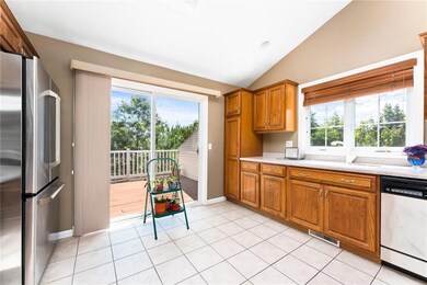 4 Queen Ave unit 309, West Warwick, RI 02893 - photo 6