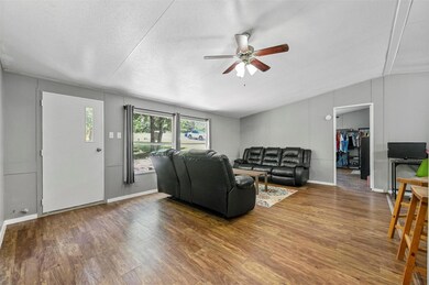 212 Finley Ct, Springtown, TX 76082 - photo 5