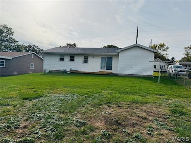1233 W Jefferson St, Vandalia, IL 62471 - photo 2