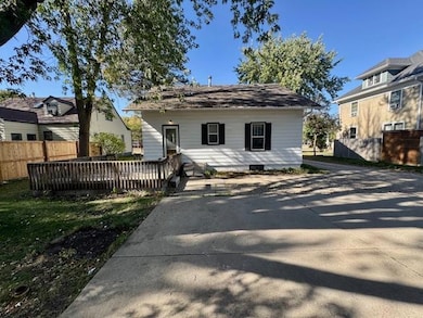 1304 7th Ave, Worthington, MN 56187 - photo 3