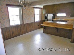 Eat-in kitchen
