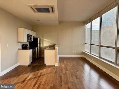 2040 Market St unit 219, Philadelphia, PA 19103 - photo 4