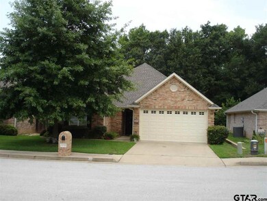 5806 Hollybrook Dr, Tyler, TX 75703 - photo 2