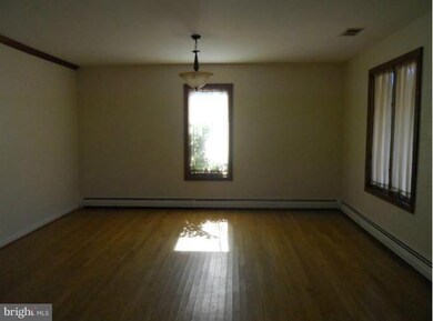 11219 Maplewood Dr, Dunkirk, MD 20754 - photo 4