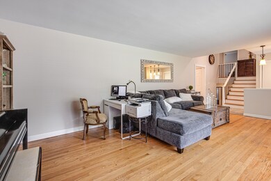 827 S Euclid Ave, Elmhurst, IL 60126 - photo 6