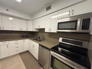 Towers 100 - 600 unit 414, Aventura, FL 33180 - photo 3