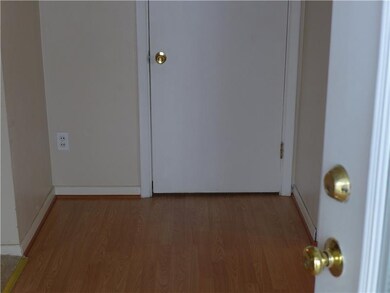 Living Room. Living room vestibule has new laminat