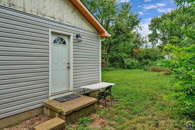 1212 SE Pinecrest Dr, Topeka, KS 66605 - photo 6