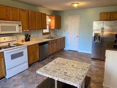 2052 King Ct, Asheboro, NC 27203 - photo 6