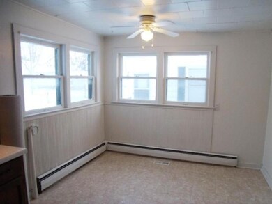 apt a eating area
