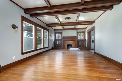 911 W Locust St, Davenport, IA 52804 - photo 5