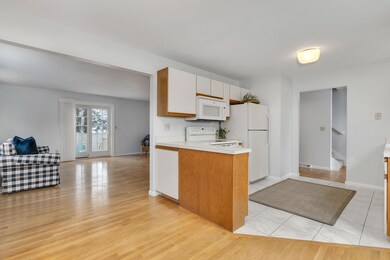 925 Main St unit 8, Cotuit, MA 02635 - photo 4