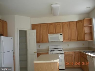 22905 Benson Terrace, Sterling, VA 20166 - photo 5