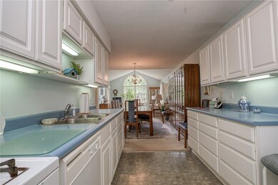EFFICIENTLY DESIGNED KITCHEN WITH AN ABUNDANCE OF
