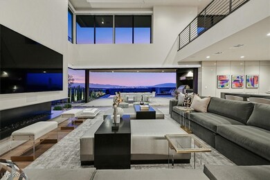 Living room with a towering ceiling