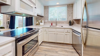 12445-N-21st-Ave-4-Kitchen (2)