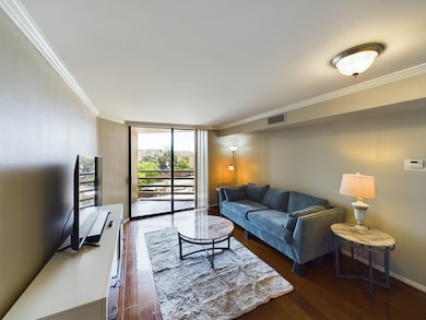 Bright Living Room w/Balcony
