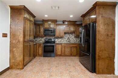 Kitchen featuring a sink, stainless steel appliances, backsplash, and visible vents