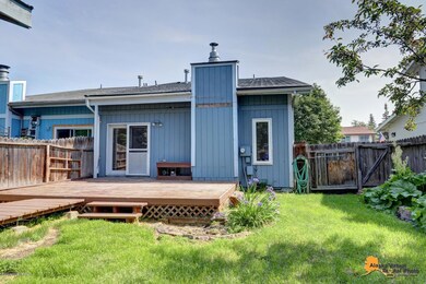 Large deck for entertaining!
