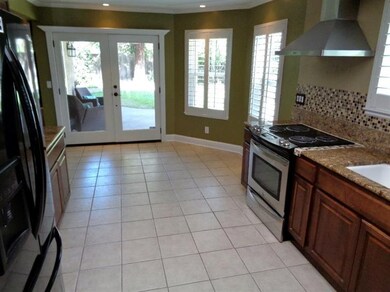 Kitchen Eat-In Area