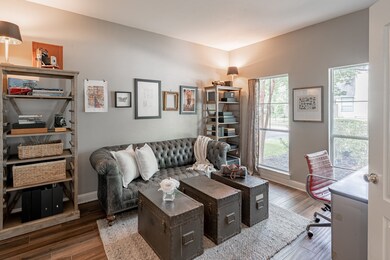 Study offers ample room for working and relaxing