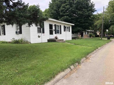 2529 4th St unit 2531, Moline, IL 61265 - photo 2