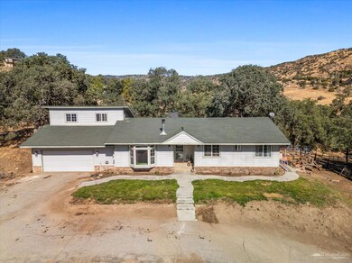 26001 Cumberland Rd, Tehachapi, CA 93561 - photo 3