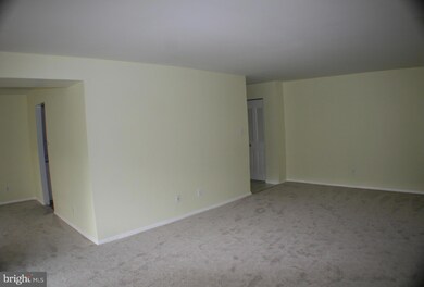 5817 Edson Ln unit 202, Rockville, MD 20852 - photo 3