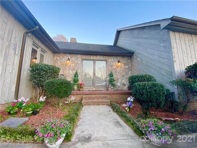 Welcome Home!  Main Level Living with a Bonus Room