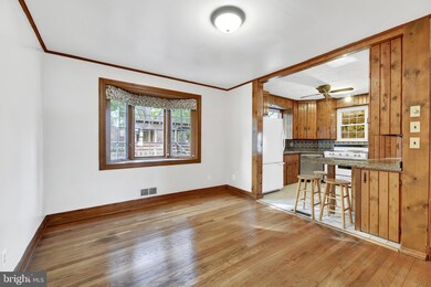 621 Woodsdale Rd, Catonsville, MD 21228 - photo 5