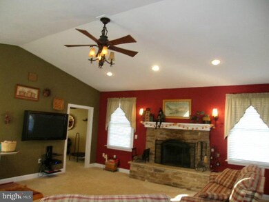1592 Brimfield Cir, Sykesville, MD 21784 - photo 2